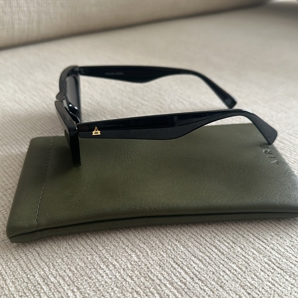 aire x revolve dualism sunglasses - Picture 4 of 4